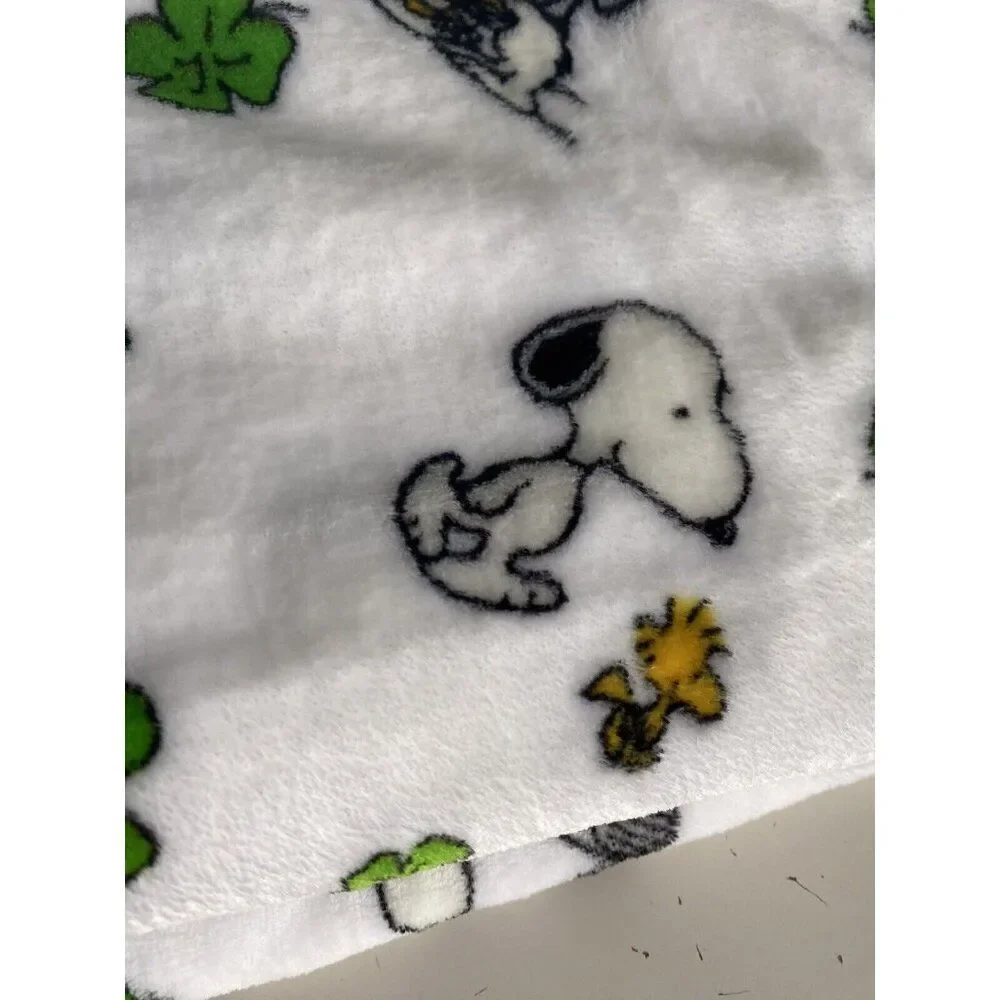 Peanuts Snoopy Charlie‎ Brown St Patricks Day Shamrock Plush Throw Blanket Soft